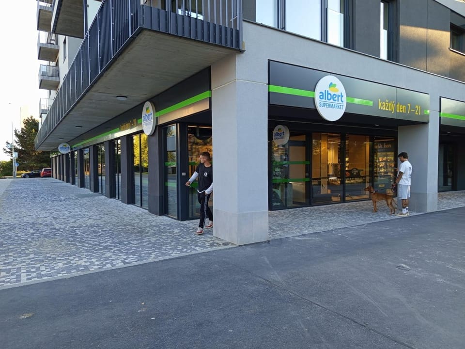 Property building, Supermarket/grocery shop