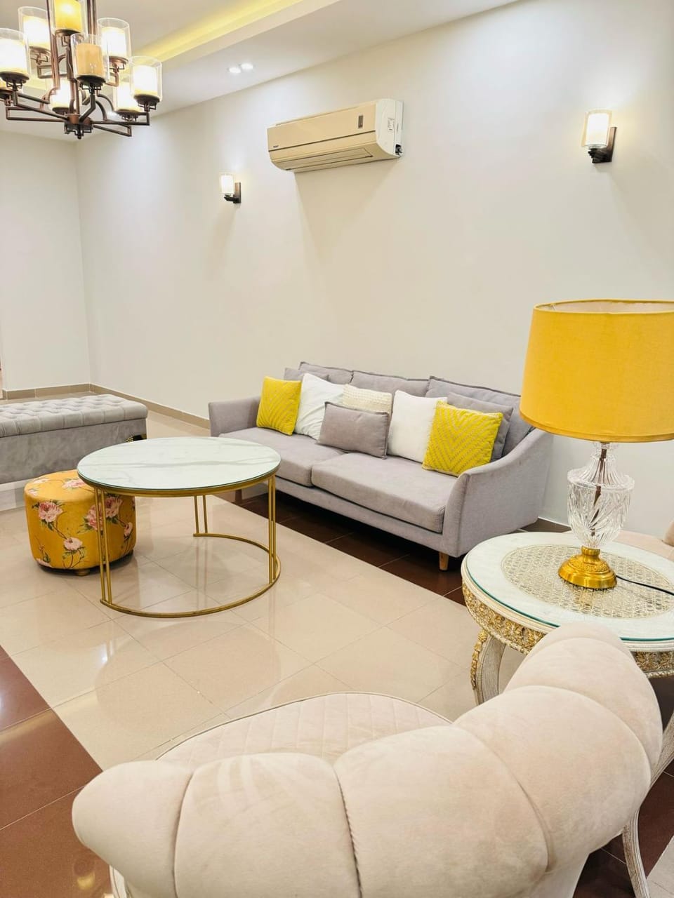 Living room, Seating area, air conditioner