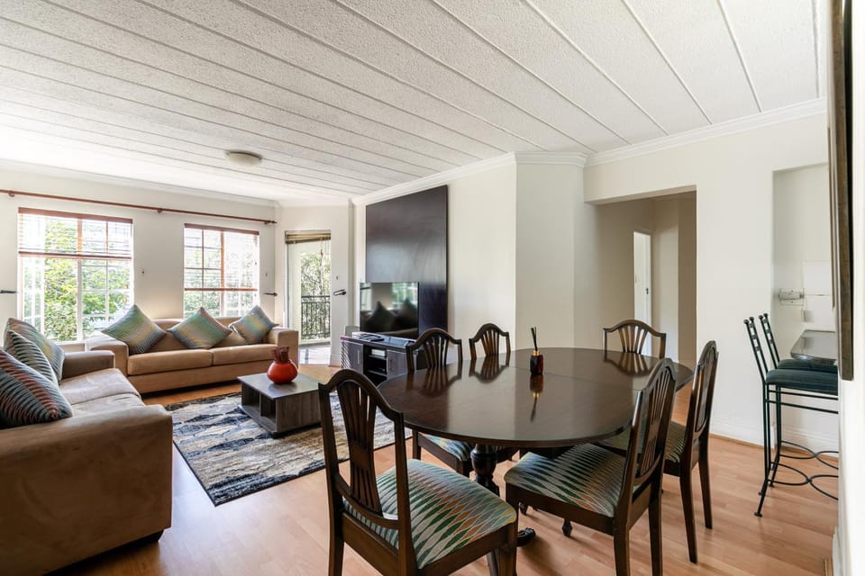 sandton city leafy 3bed Apartment in Sandton