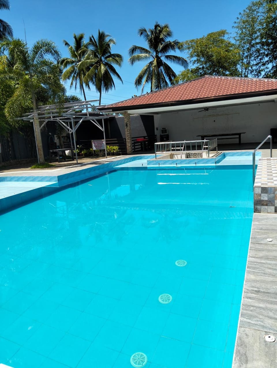 Pool view, Swimming pool, sunbed