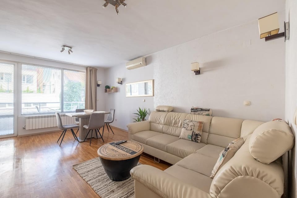 Living room, Seating area, Dining area, air conditioner