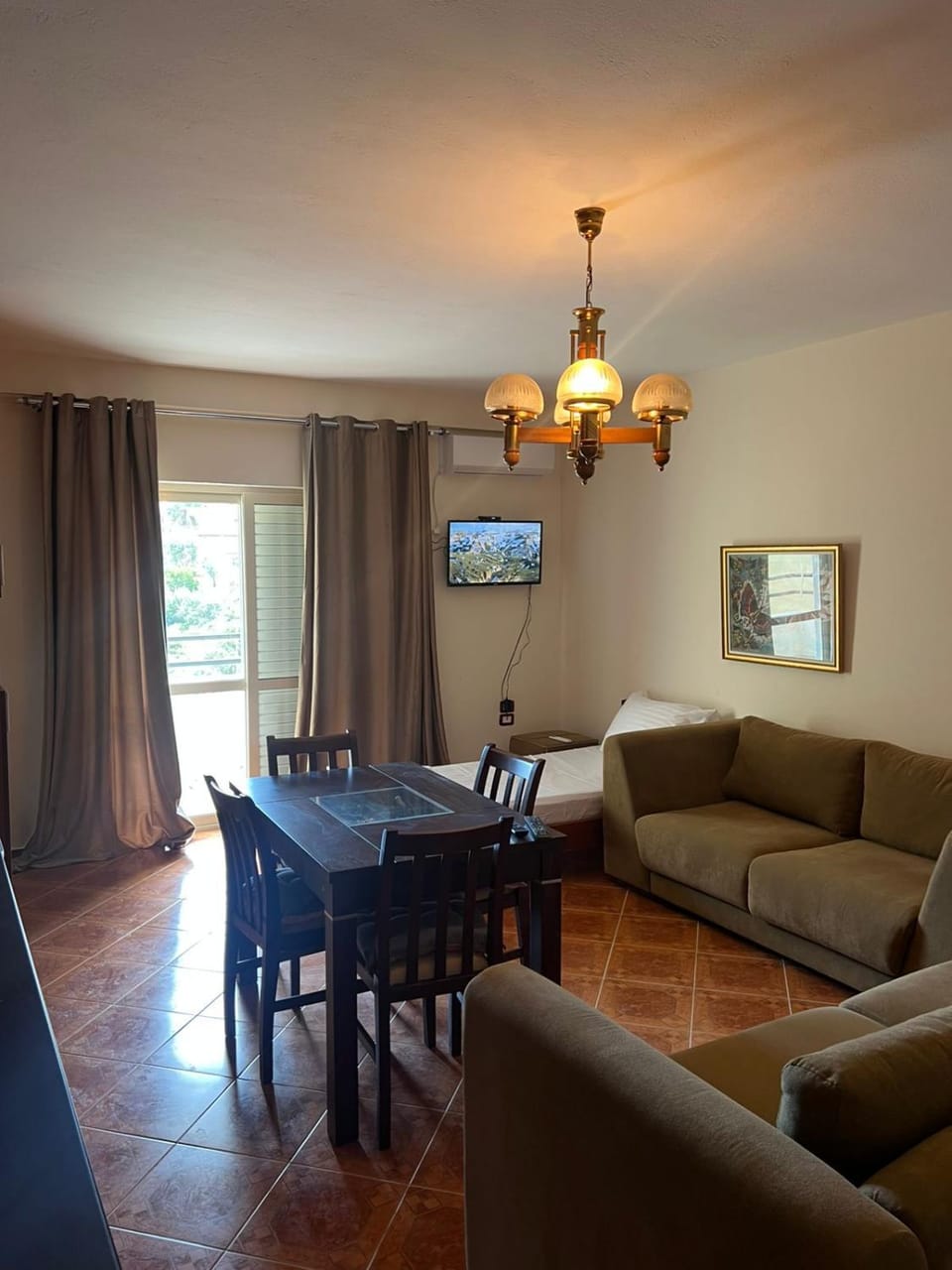 TV and multimedia, Living room, Seating area, Dining area