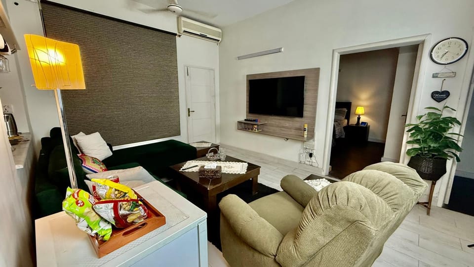 Communal lounge/ TV room