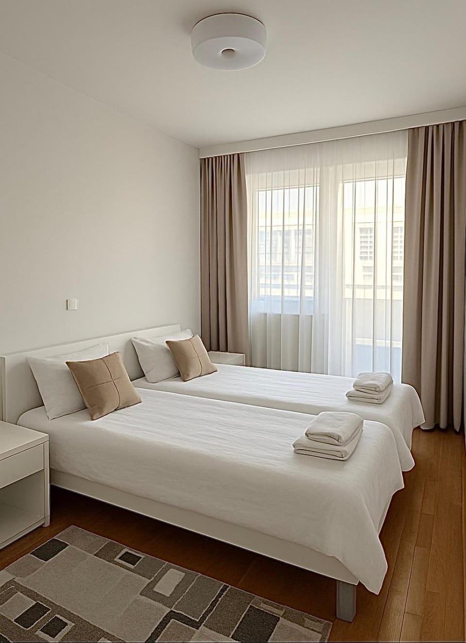 Bed, Bedroom, towels