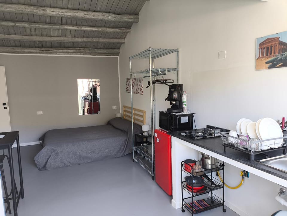 Bed, Kitchen or kitchenette, minibar