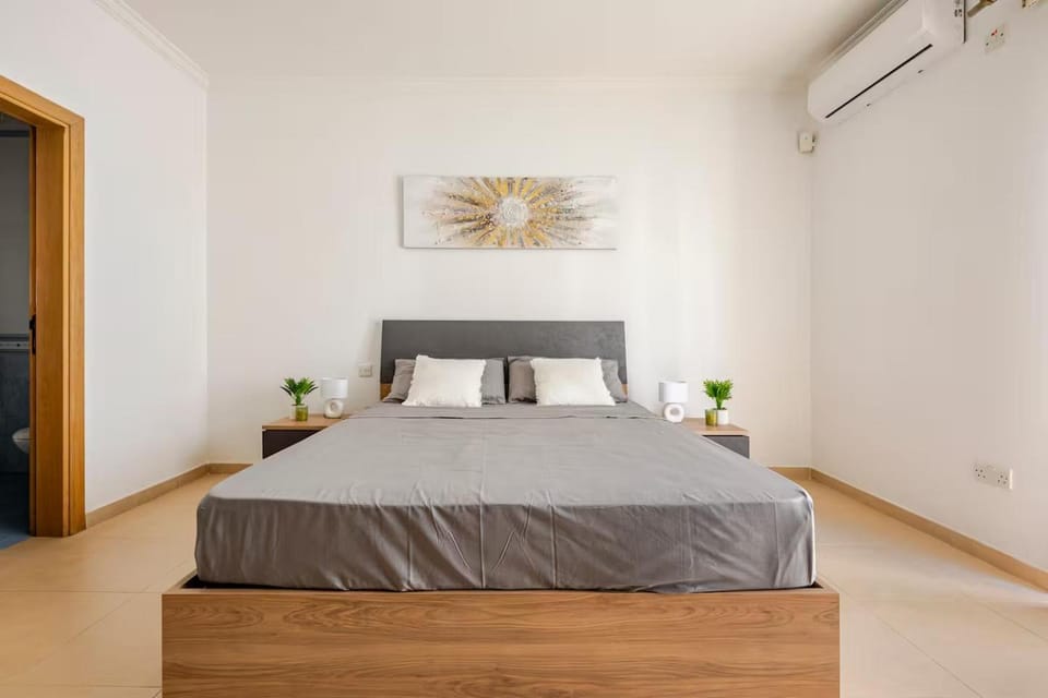 Bed, Photo of the whole room, Bedroom, air conditioner