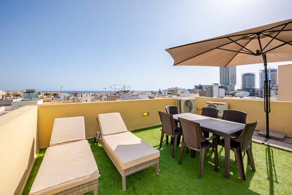 Patio, Day, Natural landscape, View (from property/room), Balcony/Terrace, Seating area, Dining area, Sea view, sunbed