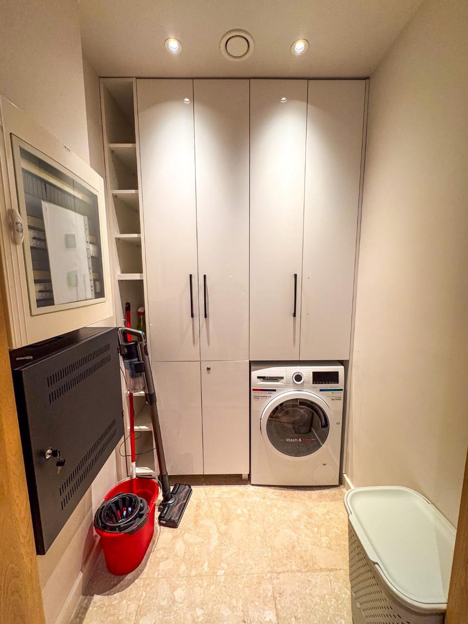 wardrobe, washing machine