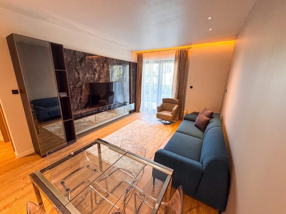TV and multimedia, Photo of the whole room, Seating area