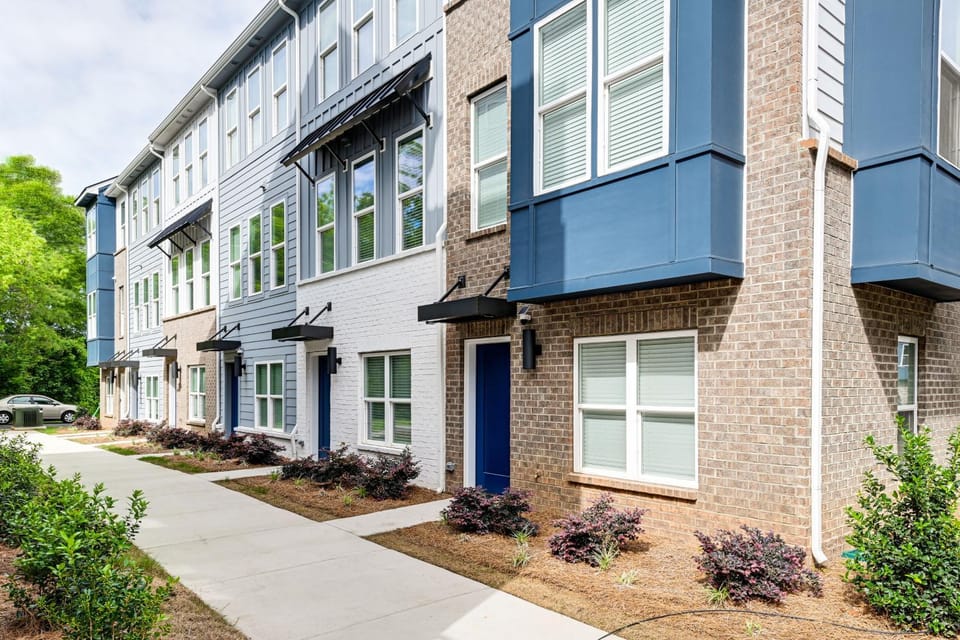 2 Mi to Uptown Charlotte: Townhome w/ Balconies! House in Charlotte