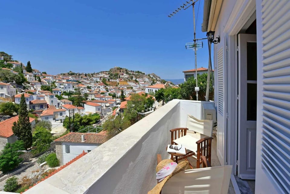 View (from property/room), Balcony/Terrace, City view