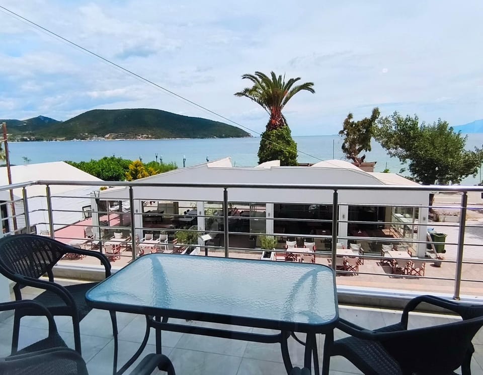 Day, Natural landscape, View (from property/room), Balcony/Terrace, Seating area, Dining area, Mountain view, Sea view