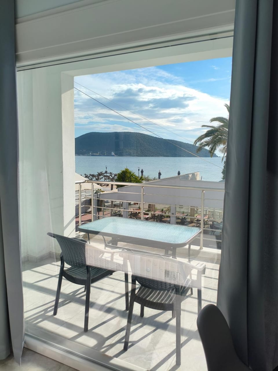 Day, Natural landscape, View (from property/room), Balcony/Terrace, Dining area, Mountain view, Sea view