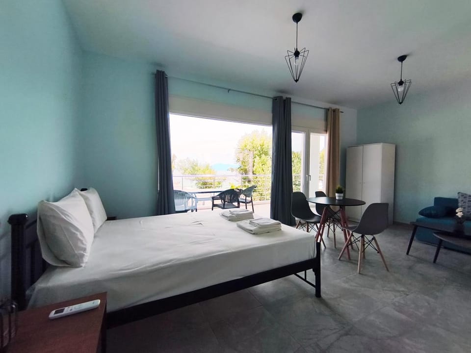 Bed, Living room, Photo of the whole room, Seating area, Bedroom