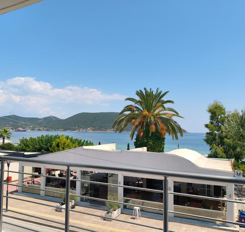Beachway luxury studio A B Apartment in Nea Peramos