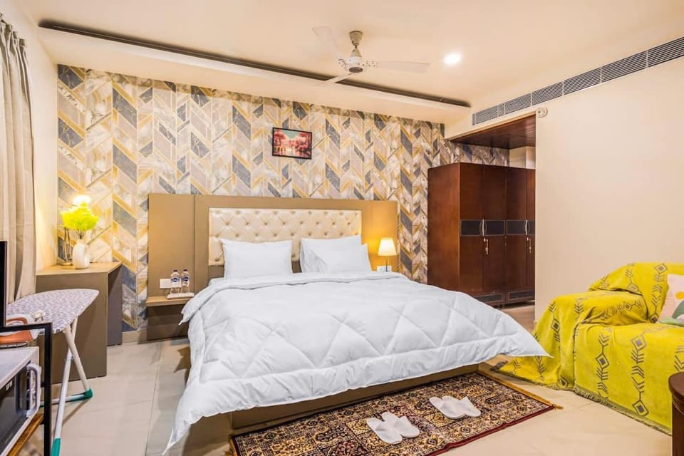 Penthouse with Jacuzzi steam bath &foot massage Apartment in Gurugram