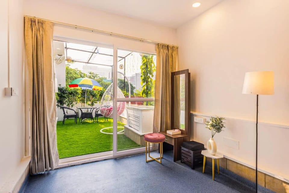 Penthouse with Jacuzzi steam bath &foot massage Apartment in Gurugram