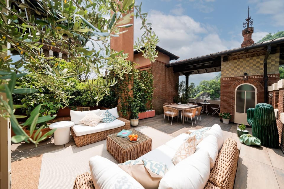 Property building, Patio, Balcony/Terrace, Seating area