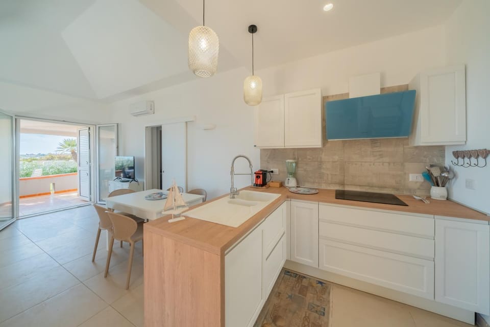 Kitchen or kitchenette, Dining area, dishwasher, stove