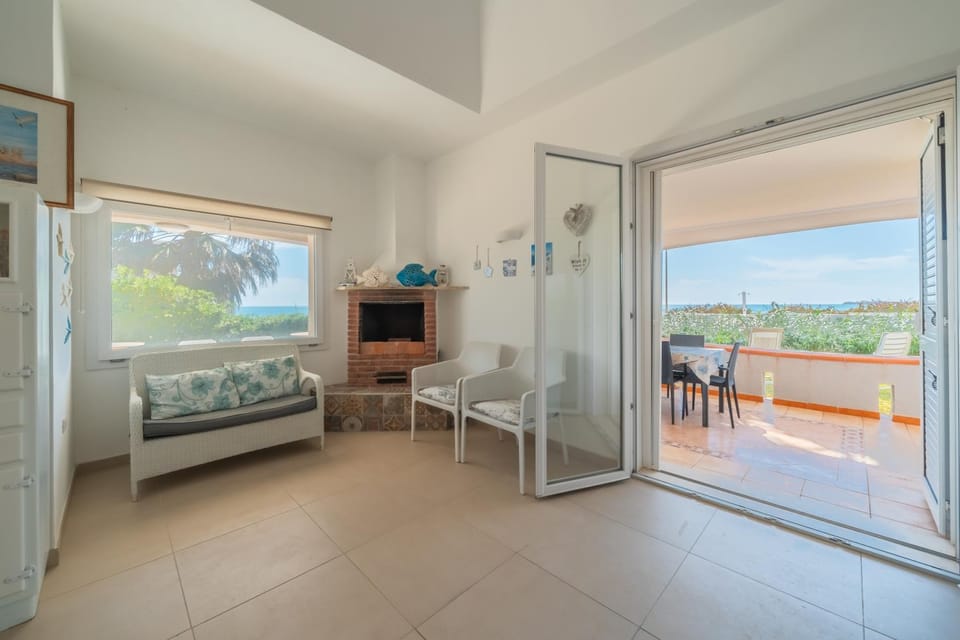 Communal lounge/ TV room, TV and multimedia, View (from property/room), Balcony/Terrace, Seating area, Evening entertainment