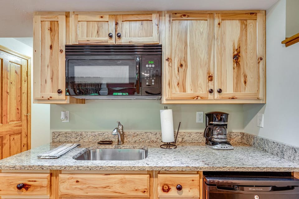 Ski, Hike & Fish: Chalet w/ Hot Tub in Conway House in North Conway