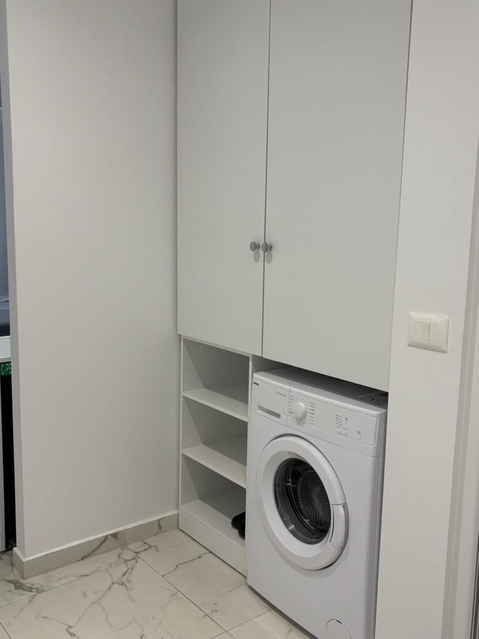 wardrobe, washing machine