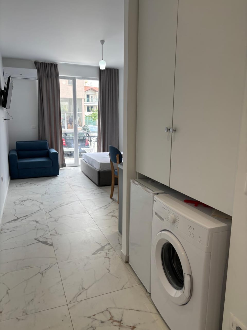 Kitchen or kitchenette, Living room, Seating area, washing machine