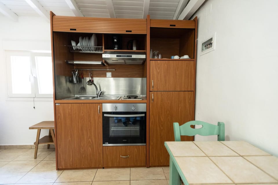 Kitchen or kitchenette, oven, stove