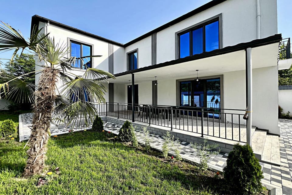 Property building, Spring, Day, Garden, Garden view