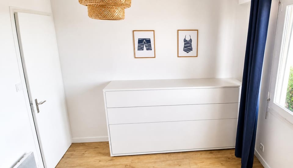 Bed, wardrobe