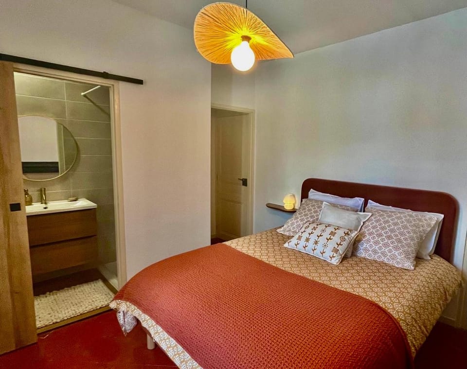 Bed, Bathroom, Photo of the whole room, Bedroom