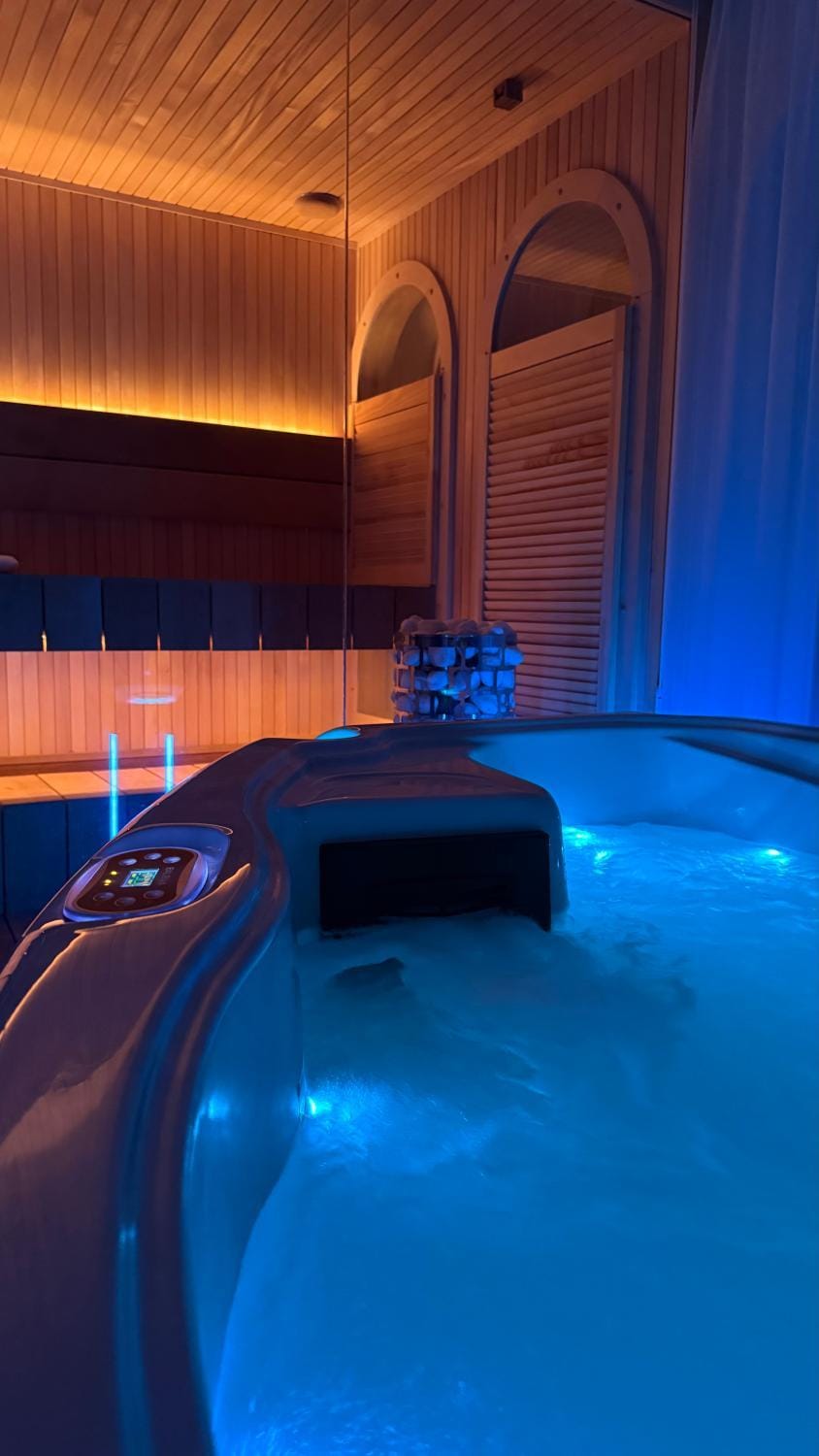 Hot Tub, Sauna, Sauna