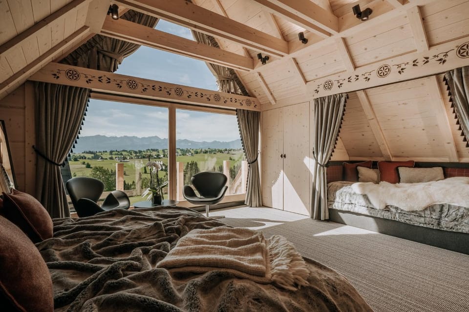 Bed, Natural landscape, Photo of the whole room, Seating area, Bedroom, Mountain view