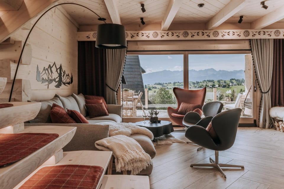 Natural landscape, Living room, Photo of the whole room, Seating area, Mountain view