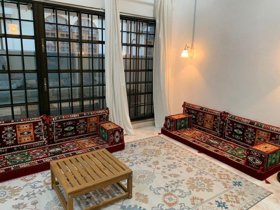 Living room, Seating area