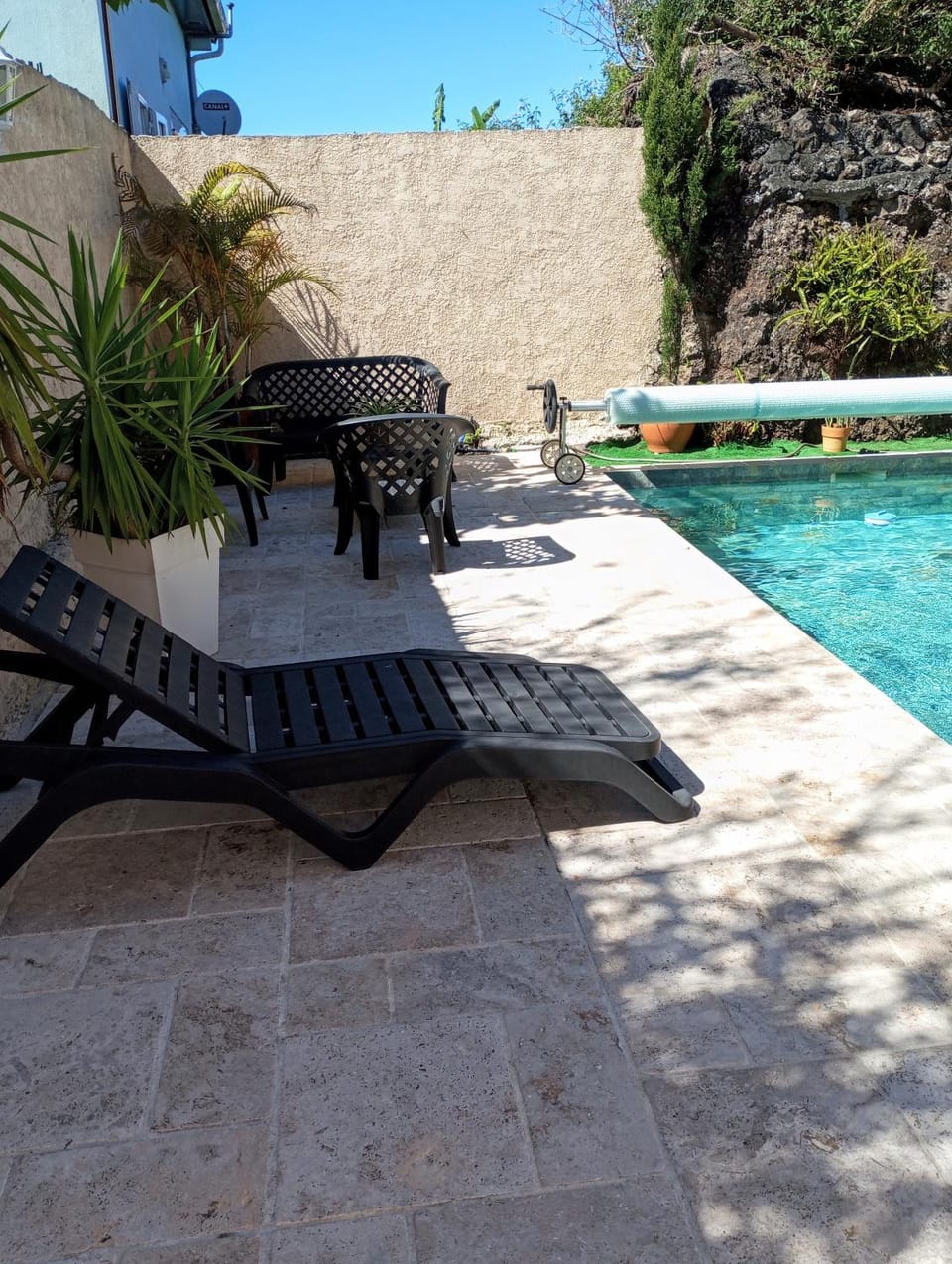 Swimming pool, sunbed
