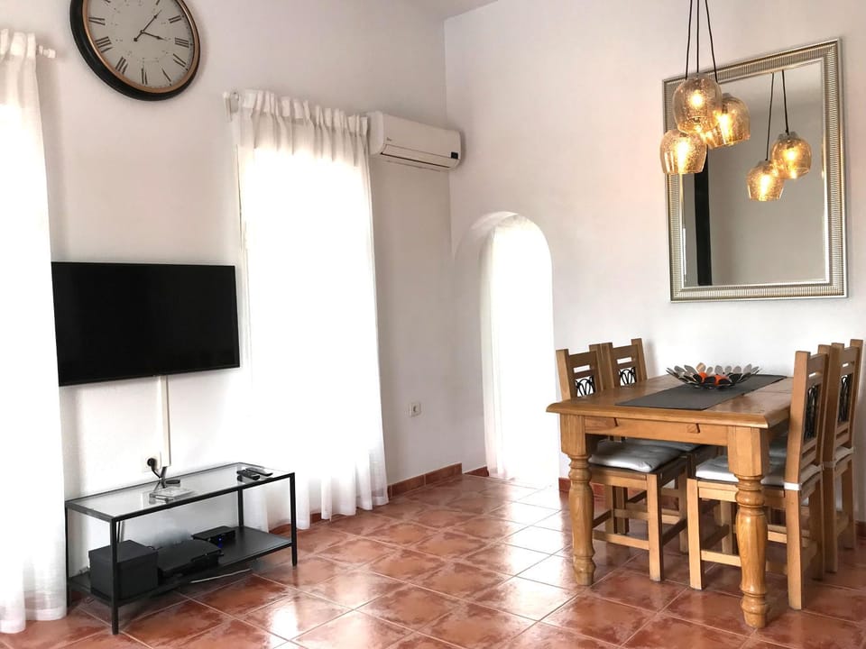 TV and multimedia, Dining area, air conditioner