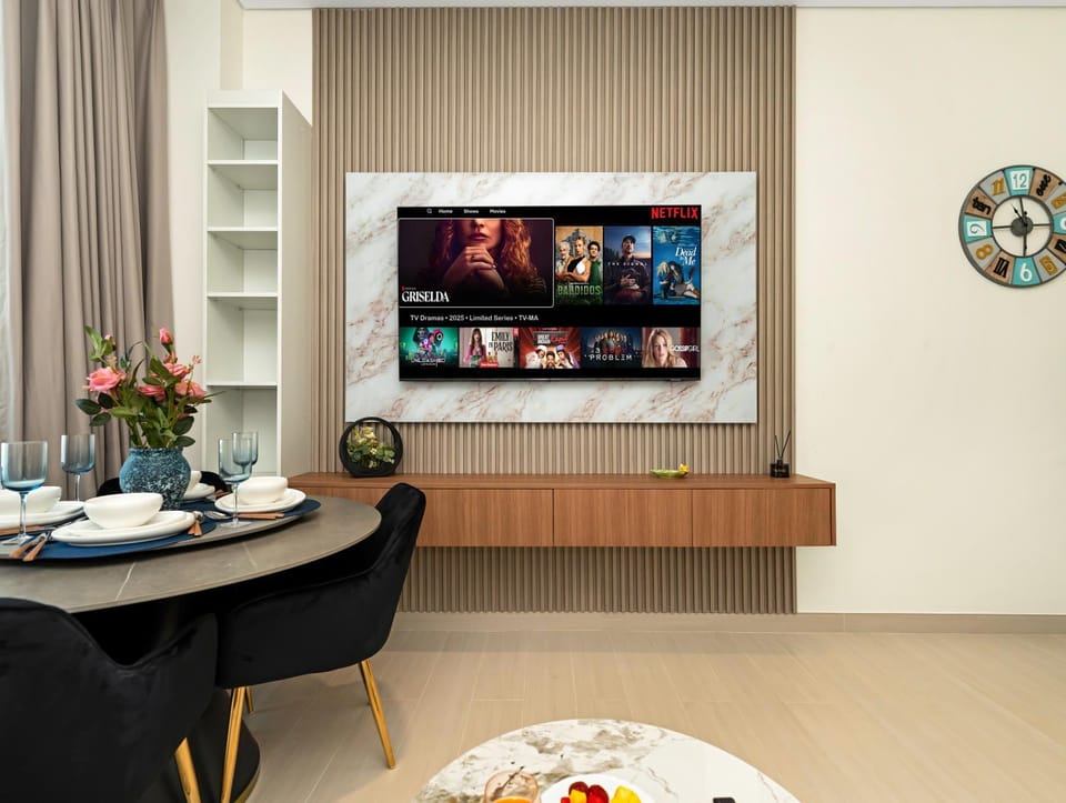 Living room, Dining area