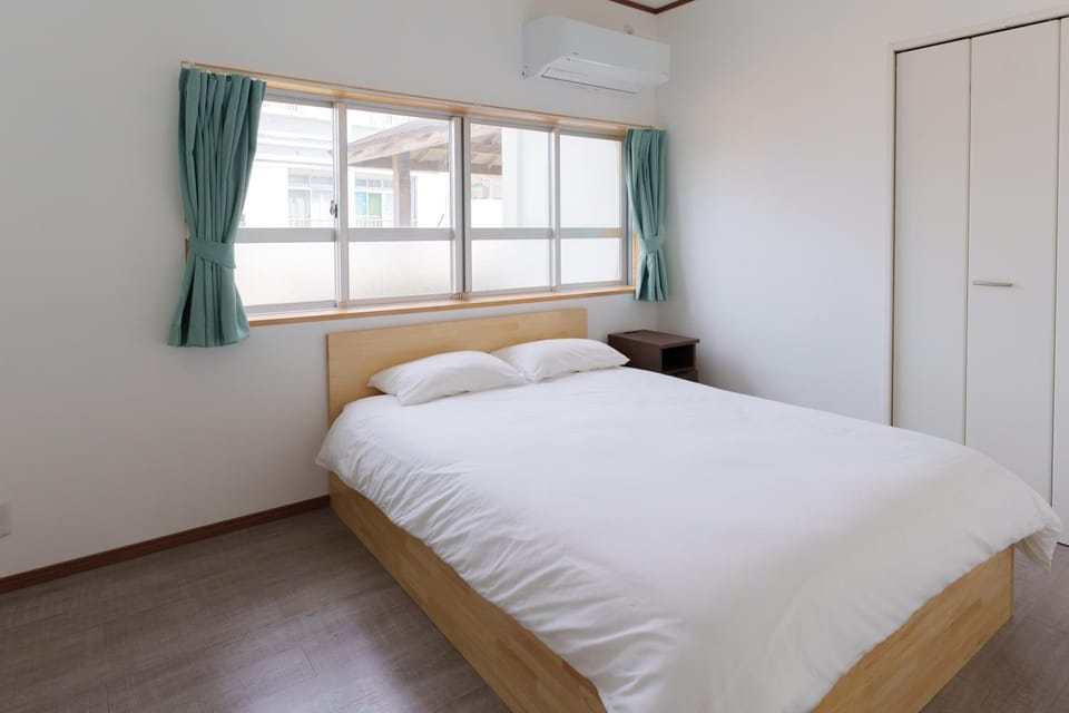 Bed, Photo of the whole room, Bedroom, air conditioner