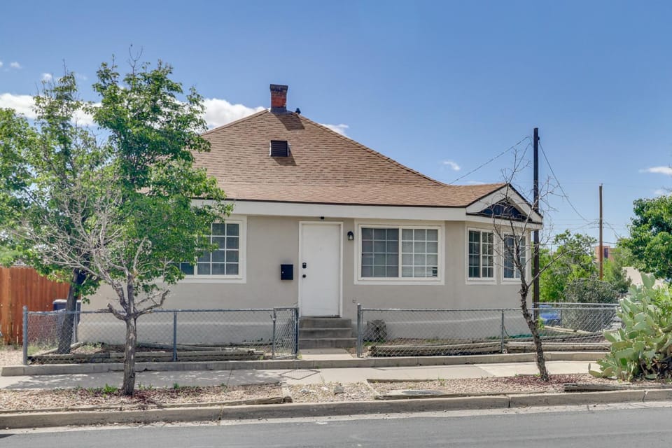 2 Mi to Old Town ABQ: East Downtown Triplex Unit Apartment in Albuquerque