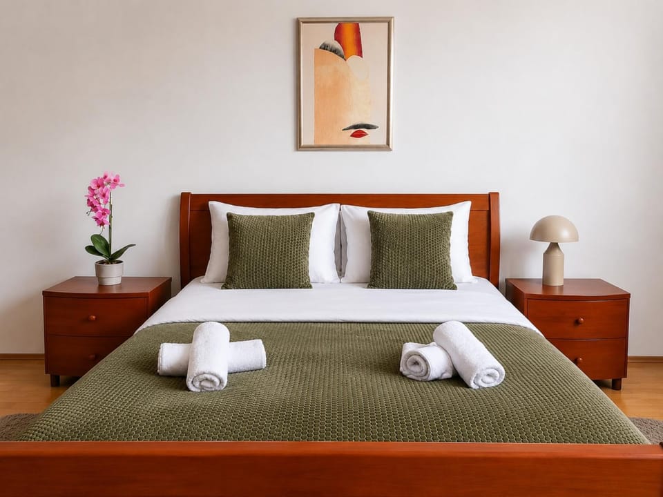 Bedroom, towels
