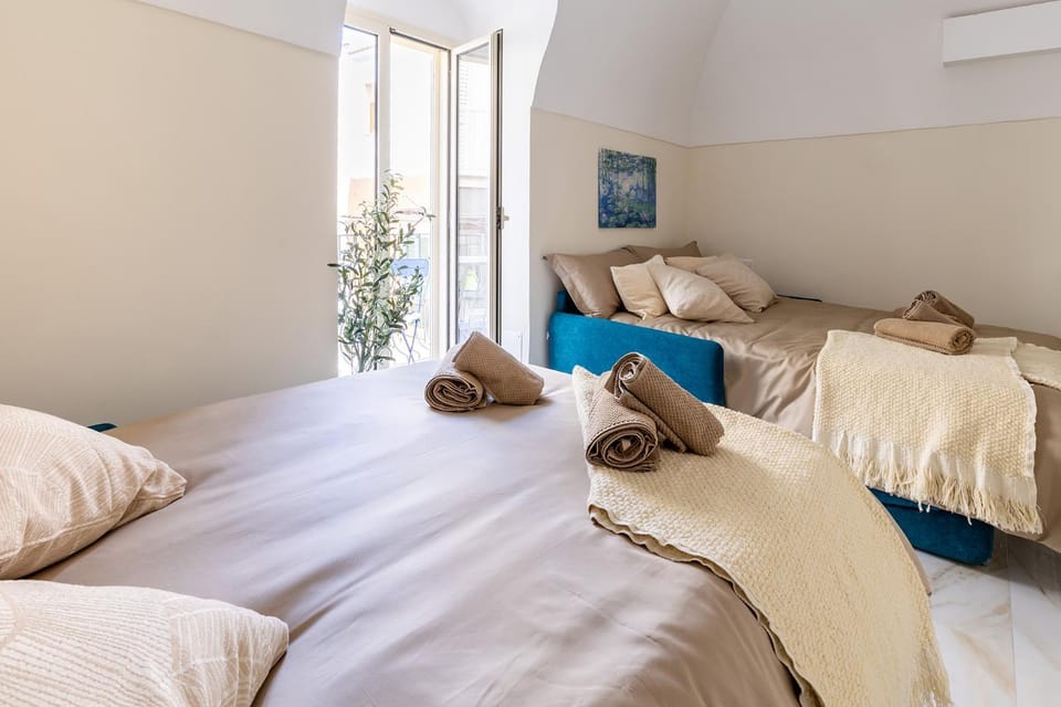 Bed, Photo of the whole room, Bedroom, towels, air conditioner