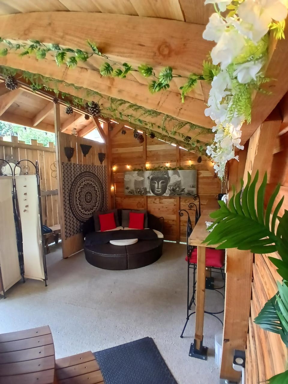 L'Ô Ré des Bois, hébergement insolite Clair de Lune, Bain norvégien, sauna, kota Luxury tent in Auvergne-Rhône-Alpes