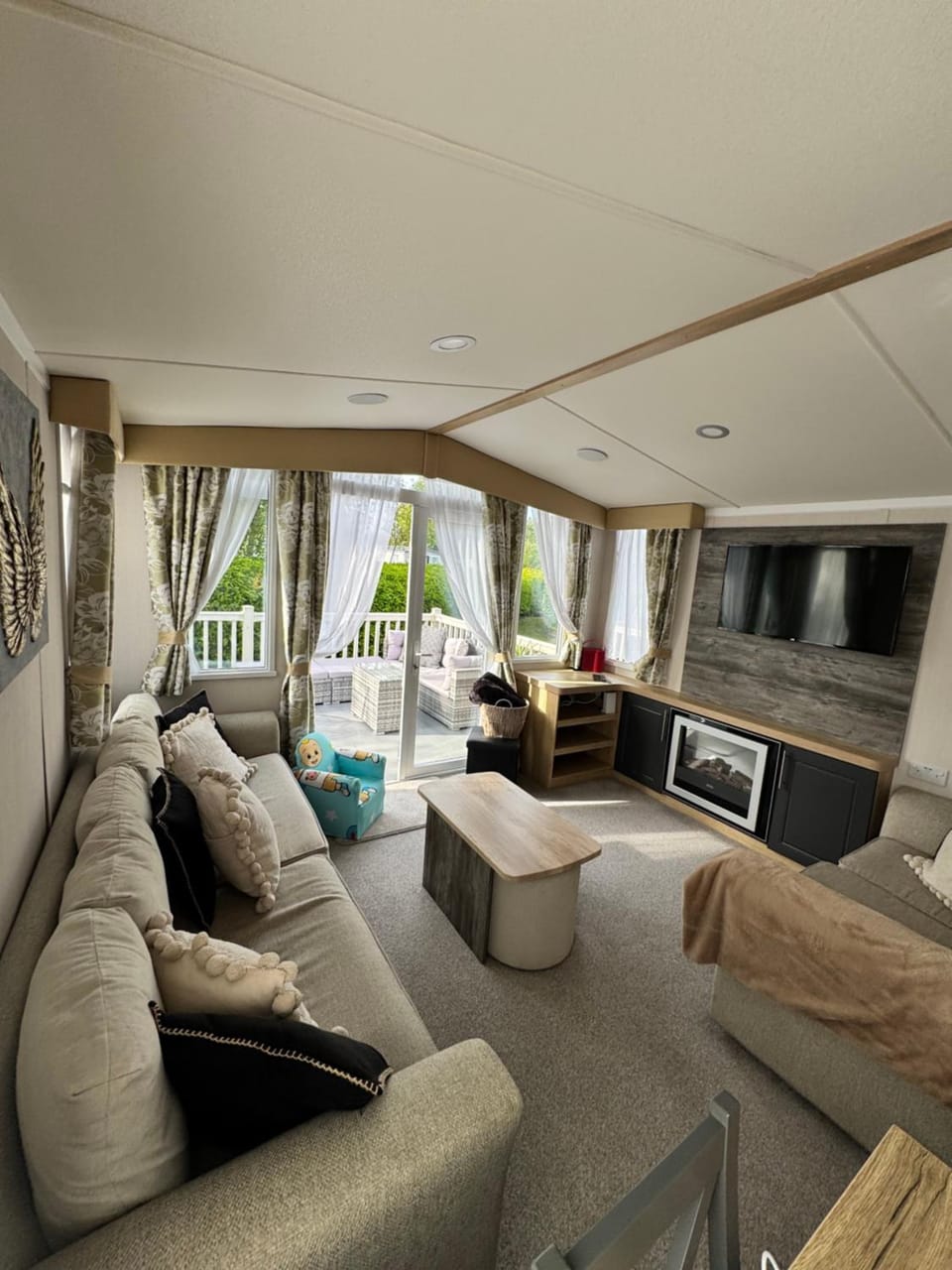 Communal lounge/ TV room, TV and multimedia, Living room, Seating area