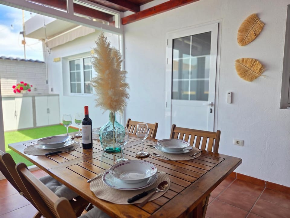 Dining area, Food