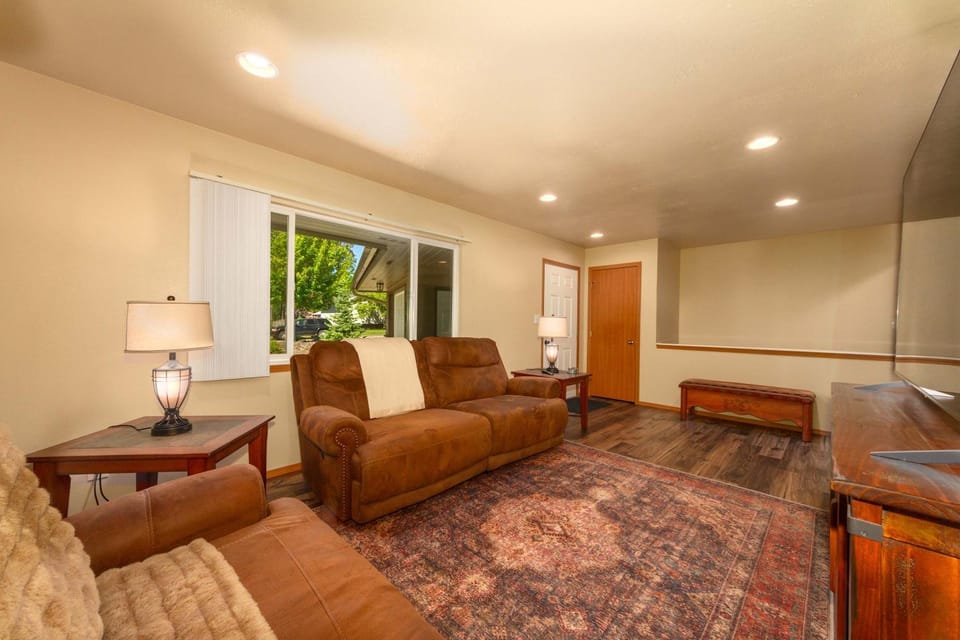 TV and multimedia, Living room, Seating area