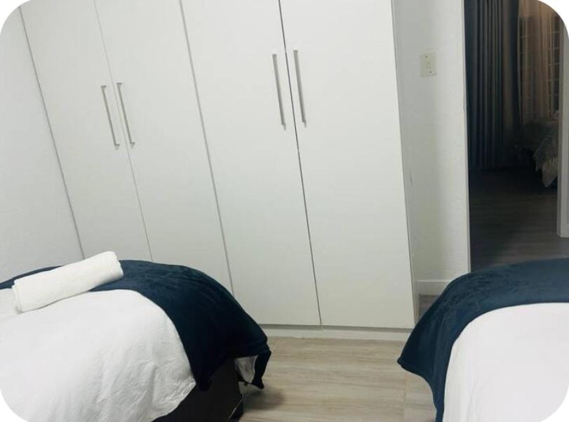 4beds,3 bedrooms,Braai,Full kitchen Apartment in South Africa