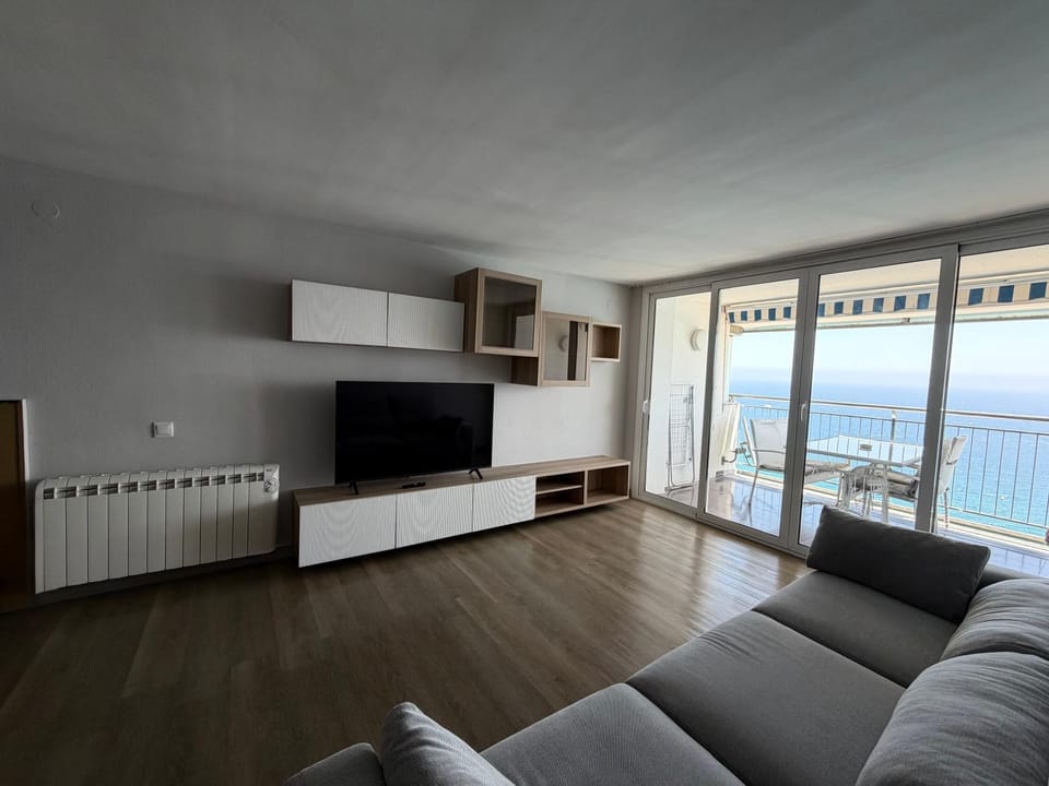 Communal lounge/ TV room, TV and multimedia, Living room, Seating area, Sea view, internet