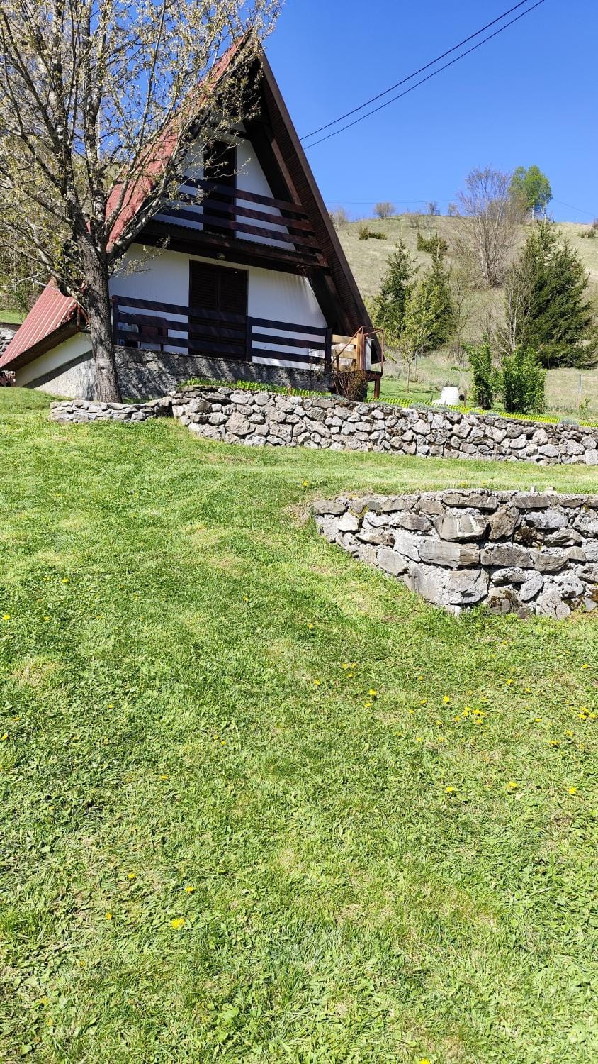 Hilltop cabin Cabin in Podgorica