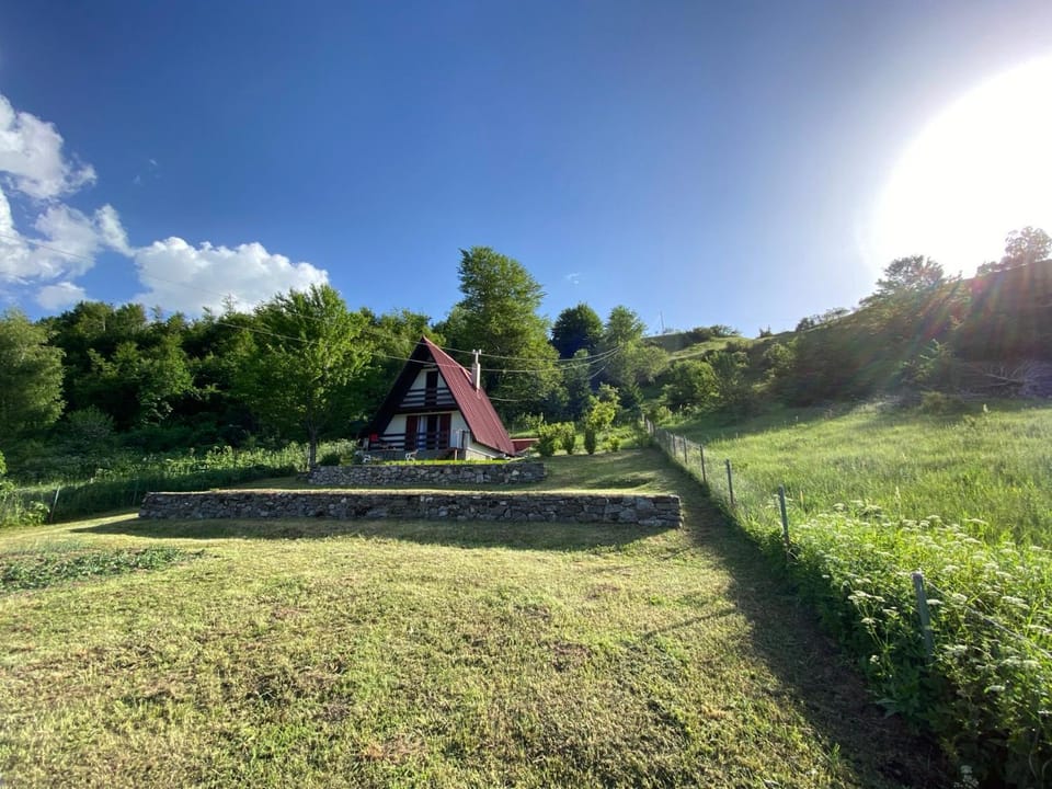 Hilltop cabin Cabin in Podgorica